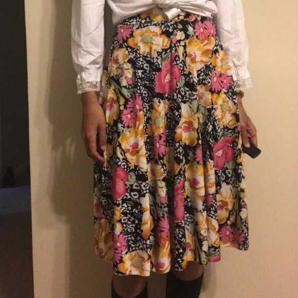 emily stacy Dresses & Skirts - emily stacey floral printed skirt small